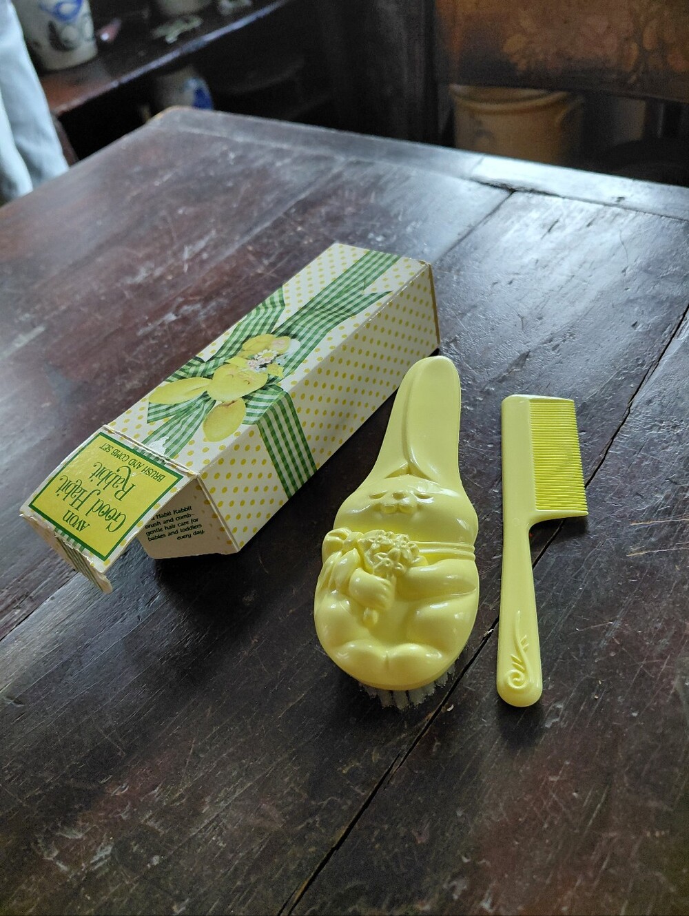 NIB vintage 80s Avon Good Habit Rabbit butter yellow molded brush & comb set